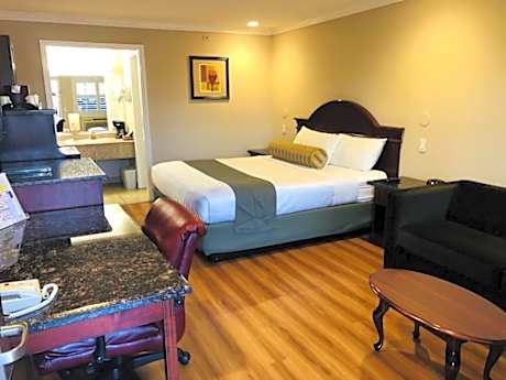 1 King Handicap Access Nonsmoking