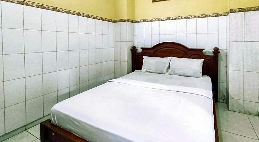 Hotel Shinta 1 near Stasiun Kertosono Mitra RedDoorz