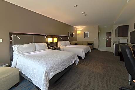 Queen Room with Two Queen Beds and Shower - Hearing Accessible/Non-Smoking