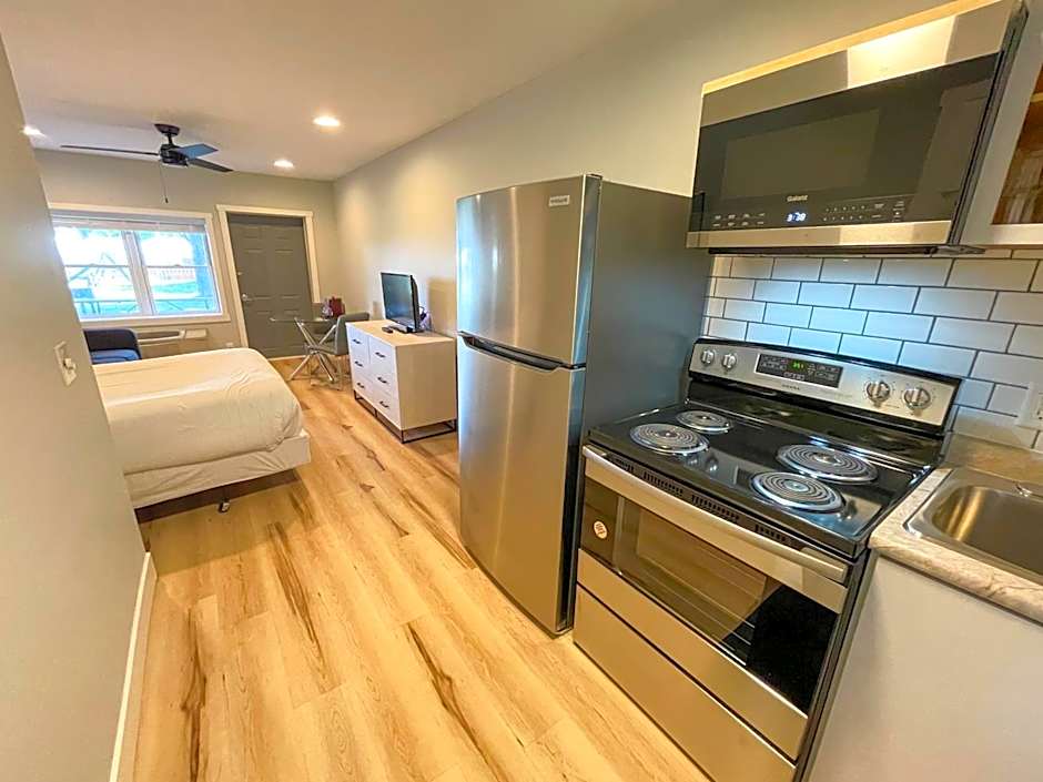 Lake Bluff Inn and Suites