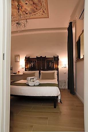 Deluxe Suite with Spa Bath