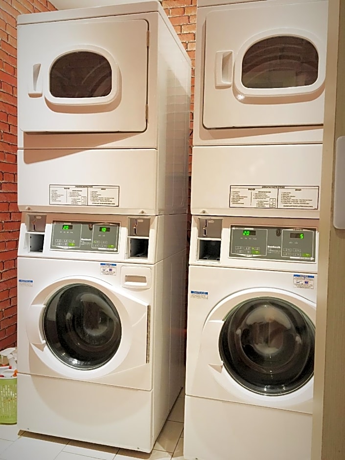 La Hotel-Baseball Theme Hall