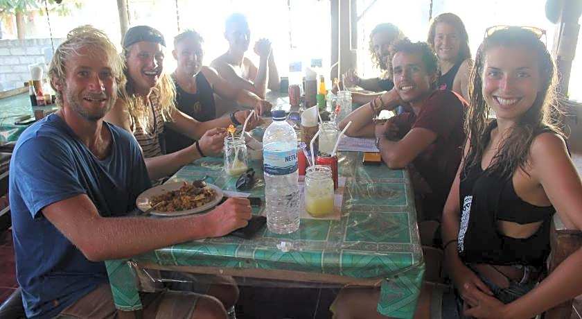 Duyung Rooms and Resto