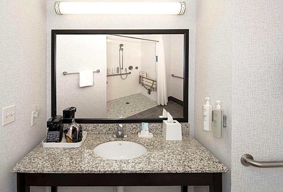 Hampton Inn By Hilton & Suites - Raleigh Downtown
