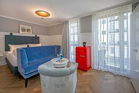 Family Room Land Side