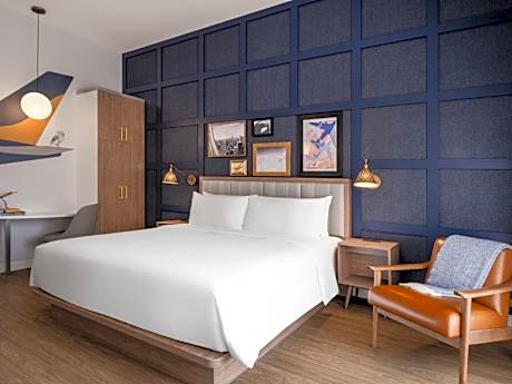 Standard King Room - Communications Accessible