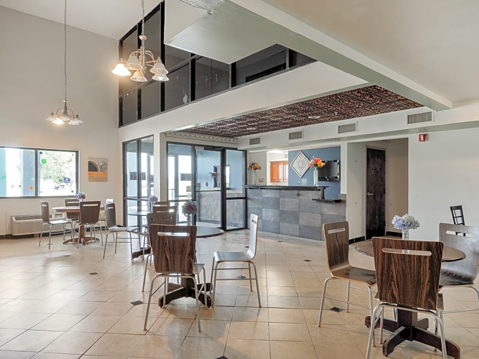 Lonestar Inn & Suites, Erick OK – Hwy 40 BY OYO