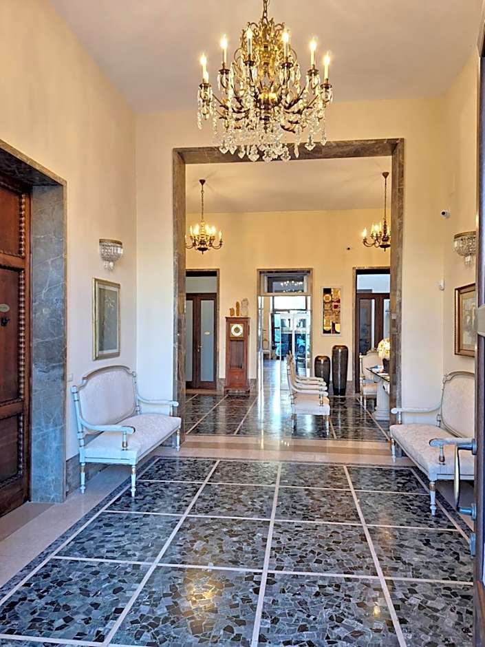 Dimora Charleston Lecce parcheggio privato in loco gratis