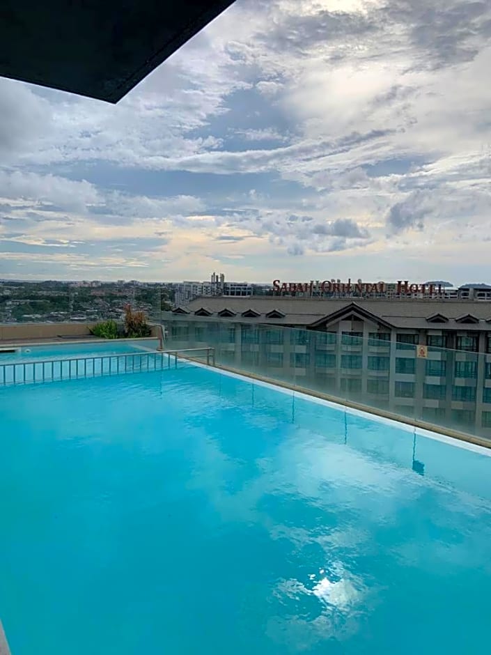 Sky Suite Top floor with Rooftop Pool & Gym