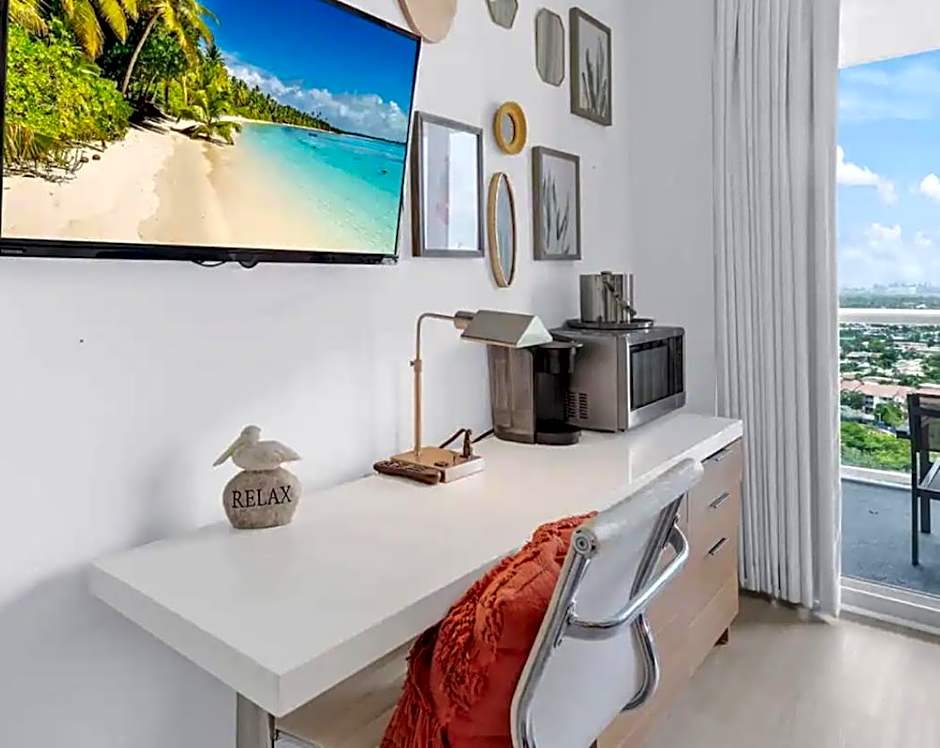 Water View Building With Pool - 5-Min Walk To The Beach - Cozy Studios