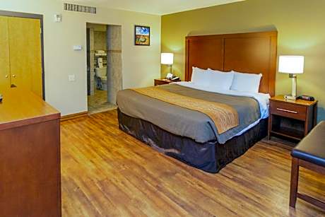 King Room with Roll-In Shower - Accessible/Non-Smoking