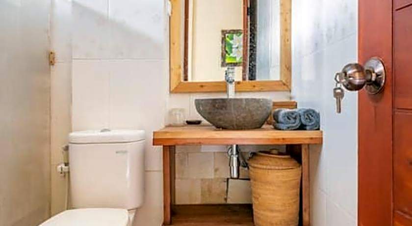 Villa Kenanga in Meninting by the beach