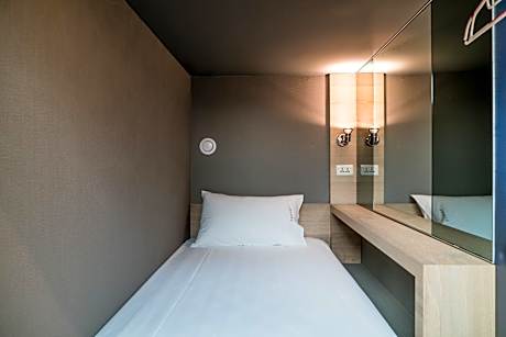 Bunk Bed in Mixed Dormitory Room