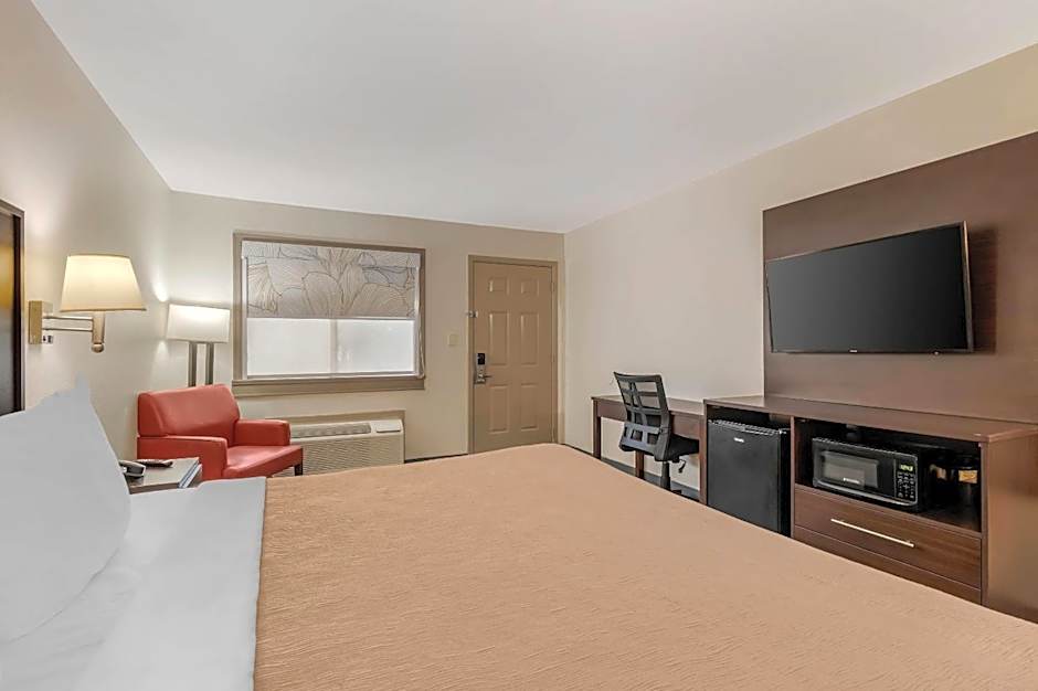 Quality Inn & Suites I-10 Near Fiesta Texas