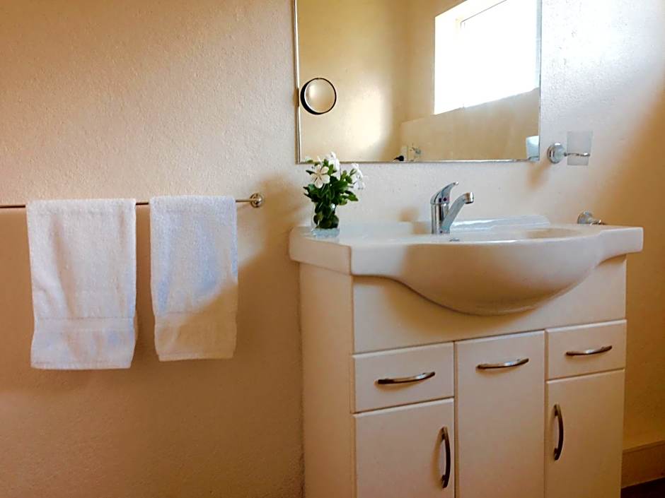 White House Apartments