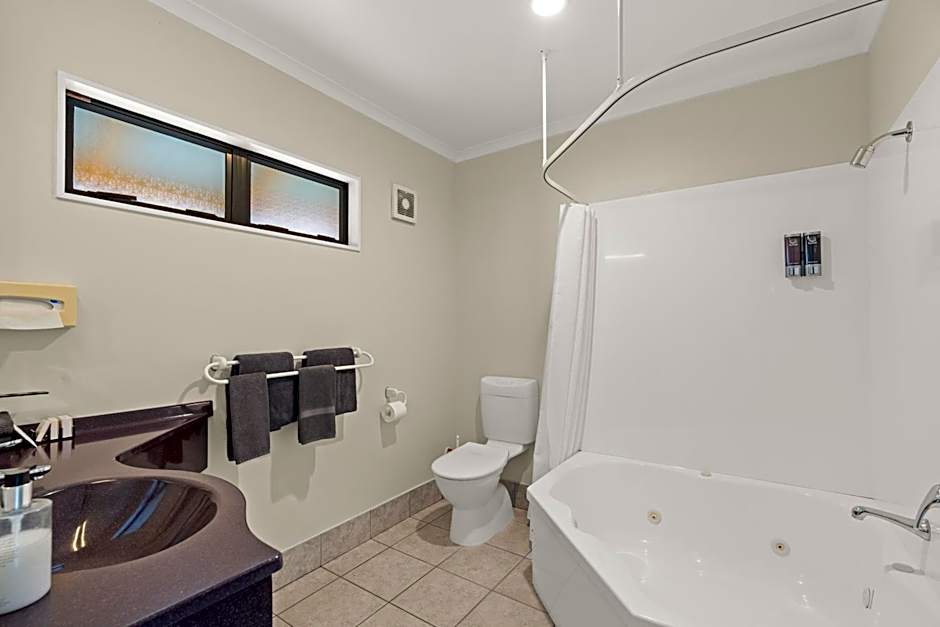 Oak Estate Motor Lodge