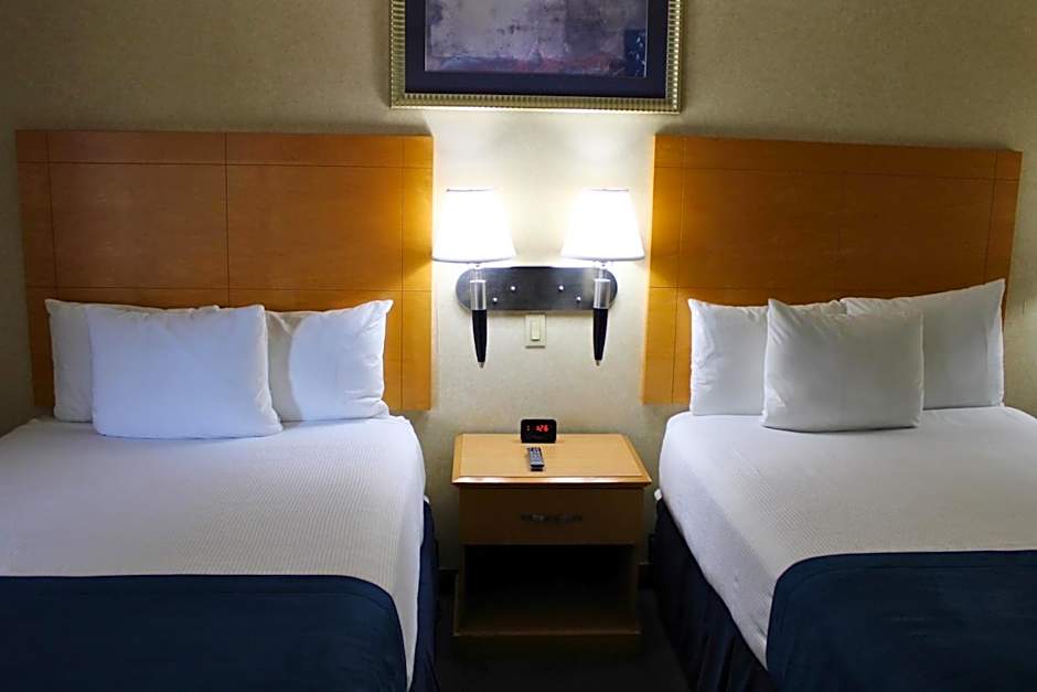 Marco LaGuardia Hotel & Suites