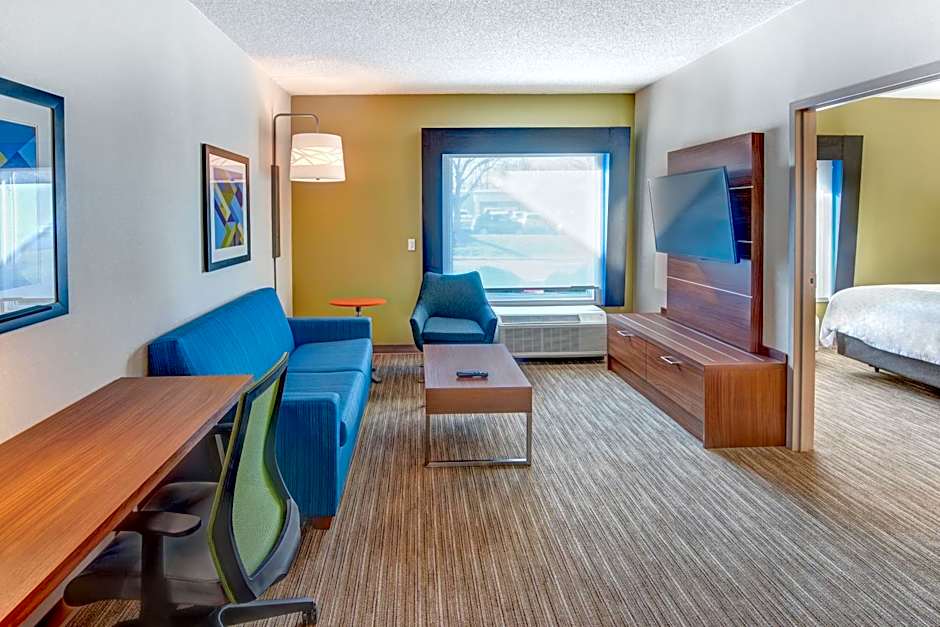 Holiday Inn Express & Suites West Long Branch - Eatontown By IHG