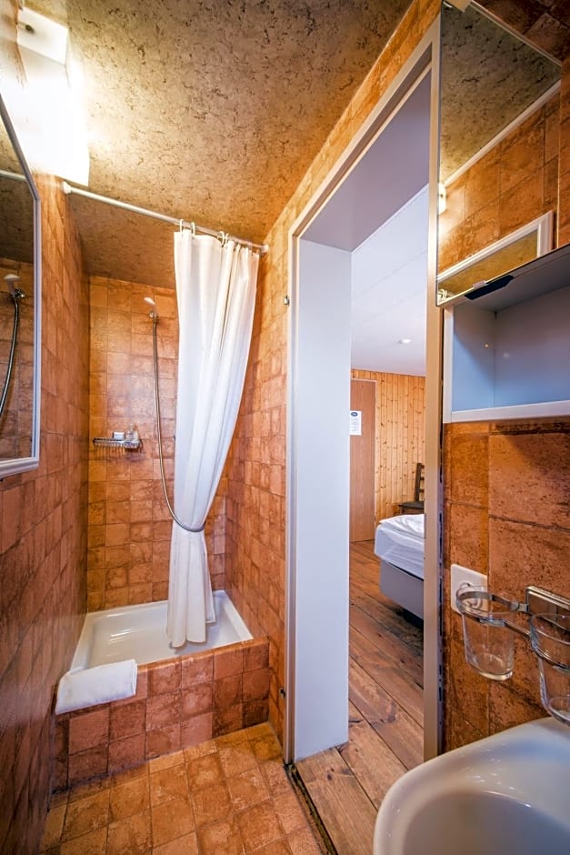 Hotel Tell and Apartments
