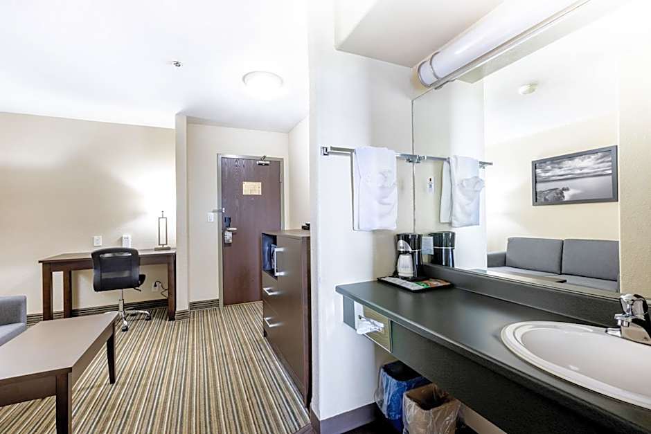 Super 8 by Wyndham Truro NS