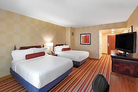 Deluxe One-Bedroom Suite with Two Queen Beds and Bath Tub - Mobility/Hearing Accessible - Non-Smoking