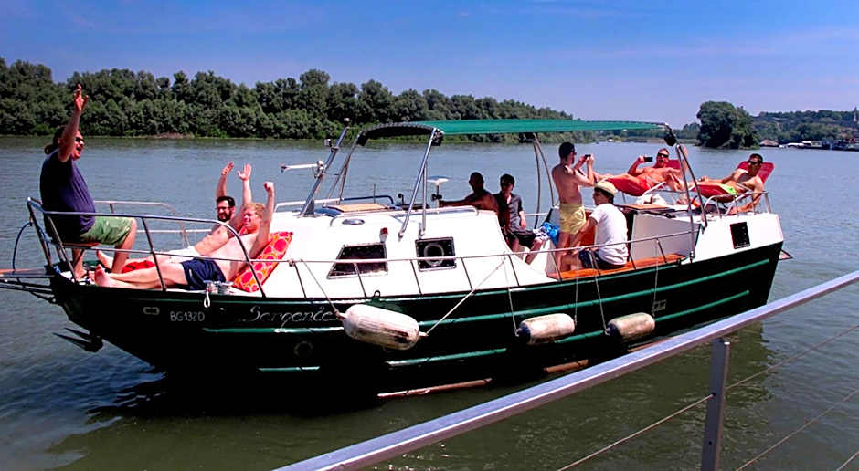 ArkaBarka Floating Hostel