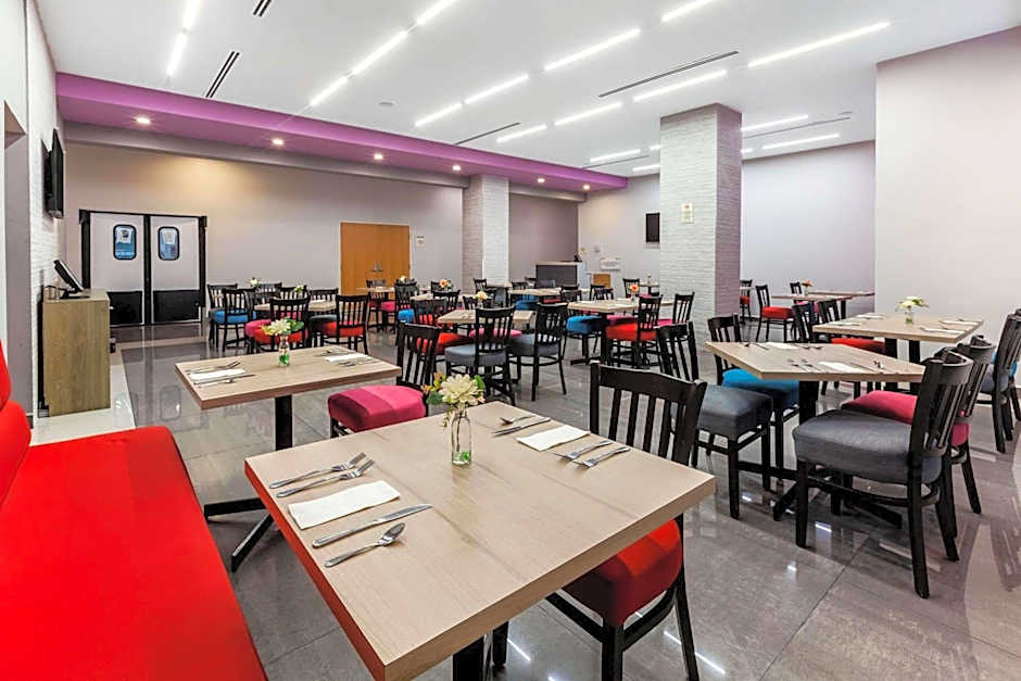 CHN Hotel Monterrey Aeropuerto, Trademark by Wyndham