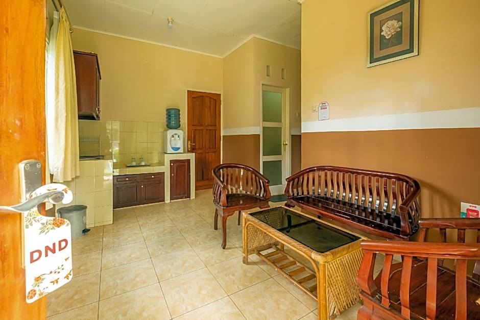 OYO 644 Grand Yustik Selabintana