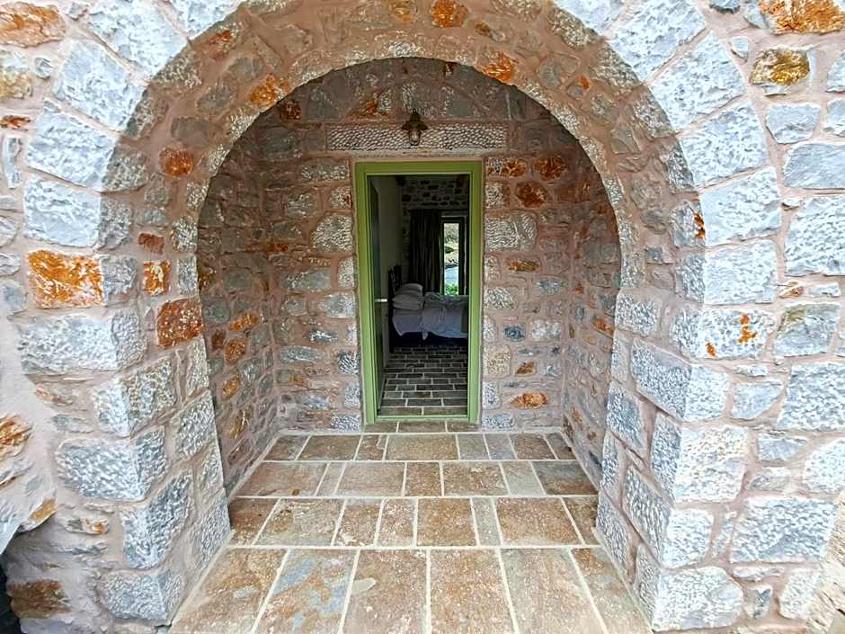 Arapis Rooms & Suites