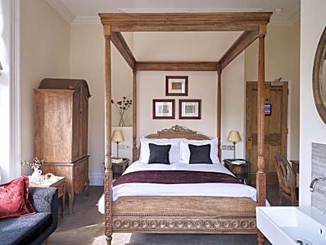 Double Room with Four Poster Bed