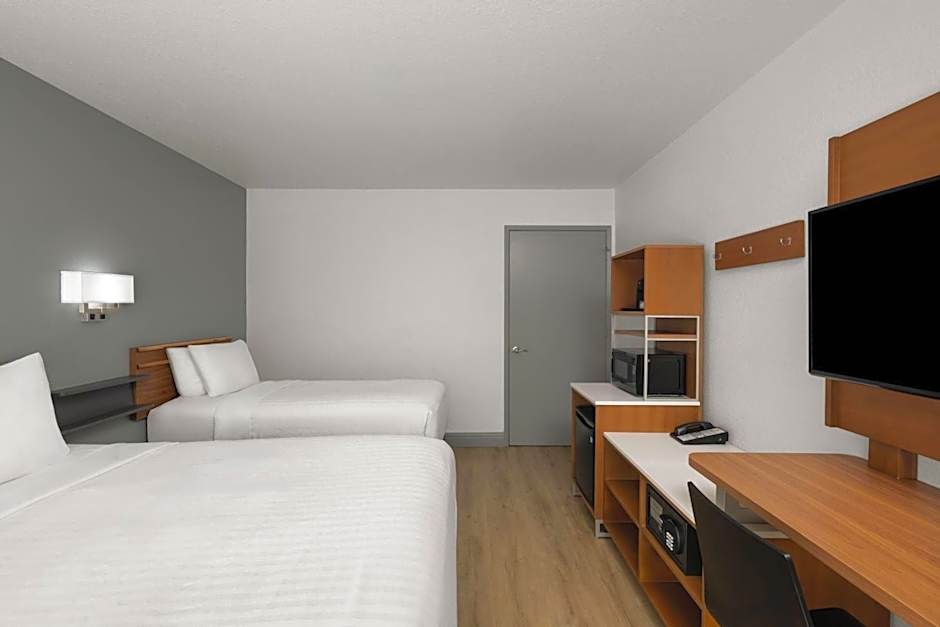 Super 8 by Wyndham Fort Bragg