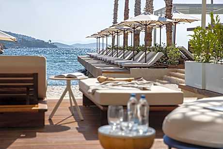 Beachfront Panoramic Sea View Suite