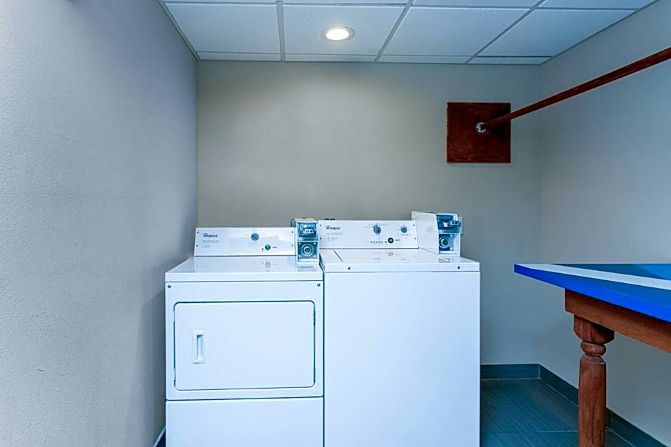 Holiday Inn Express & Suites Lantana By IHG