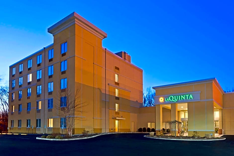 La Quinta Inn & Suites by Wyndham Danbury