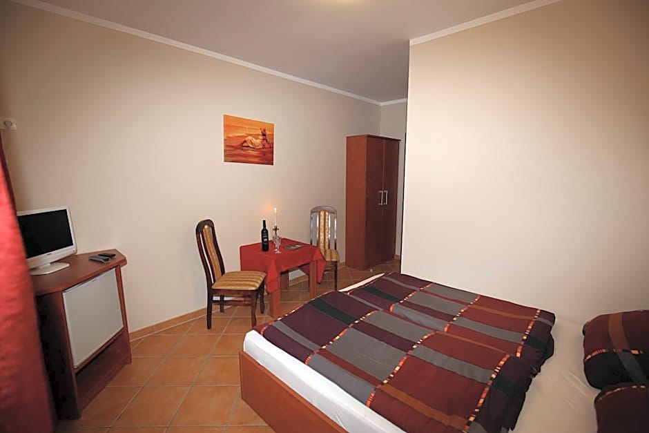 Photo 1 of 3 of Double Room