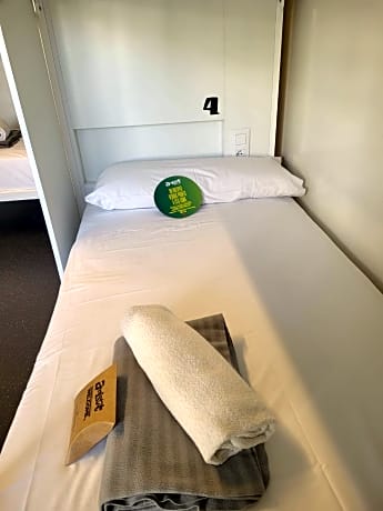 Premium GENDERLESS bed in 4 bed Ensuite Dorm