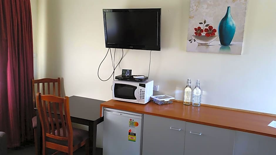 Kaniva Midway Motel