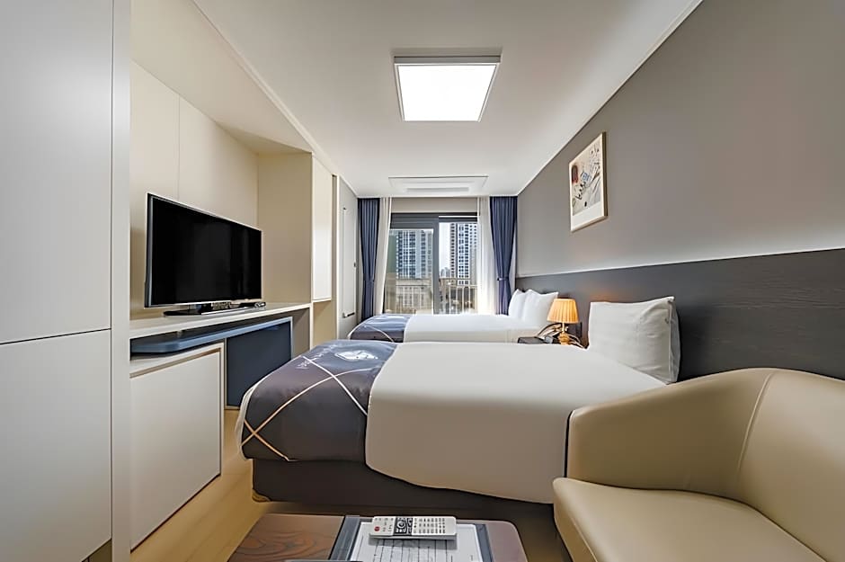 Sokcho Chonpines Beach Hotel