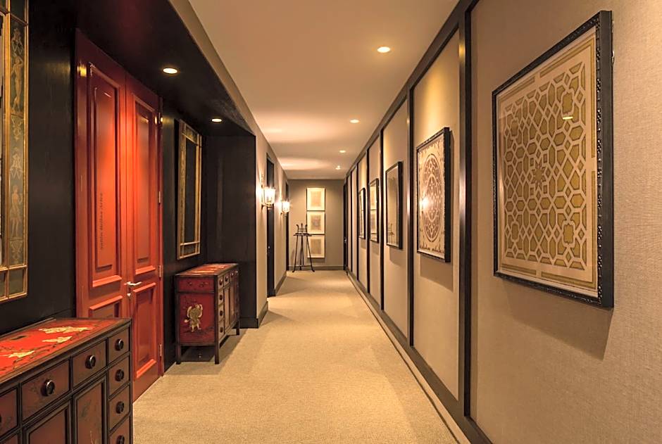 The Singular Santiago