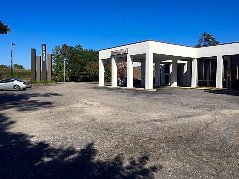 Landmark Inn