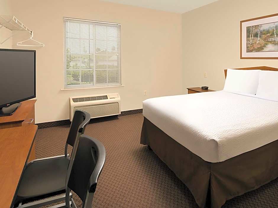 WoodSpring Suites Kansas City Lenexa