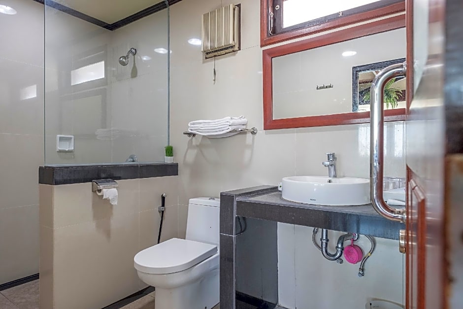 OYO 1090 Hotel Anging Mammiri Makassar