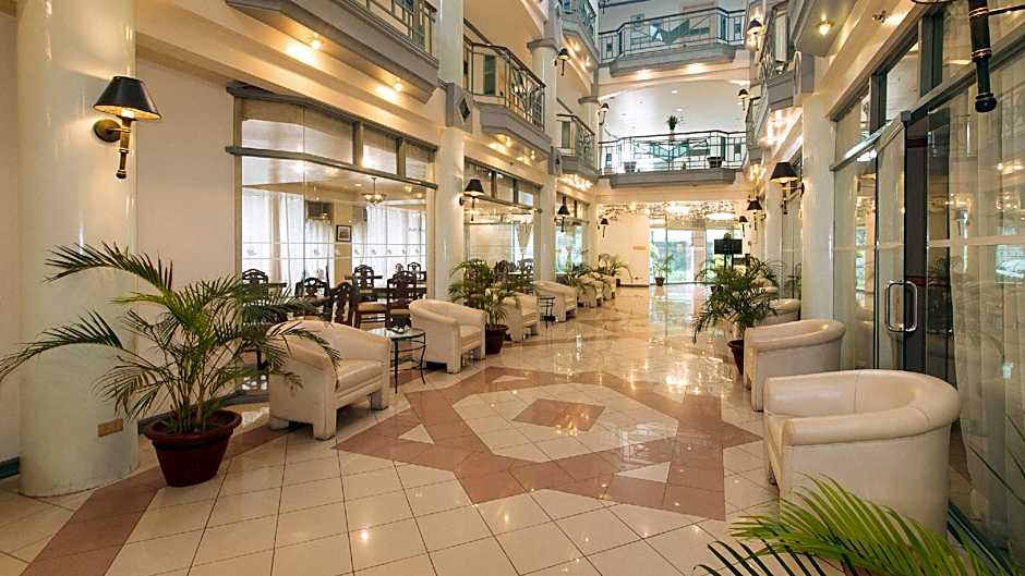 Royal Am Rei Hotel by RedDoorz