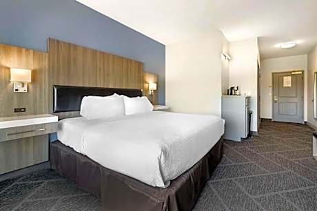 King Room with Mobility Accessible Roll-In Shower