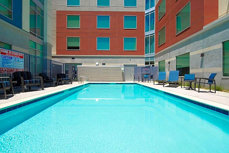 Hampton Inn By Hilton & Suites Gilroy, CA