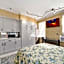 Renovated studio in the heart of Palm Beach - free parking, security box