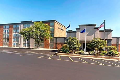 Sonesta Hotel Grand Rapids Airport