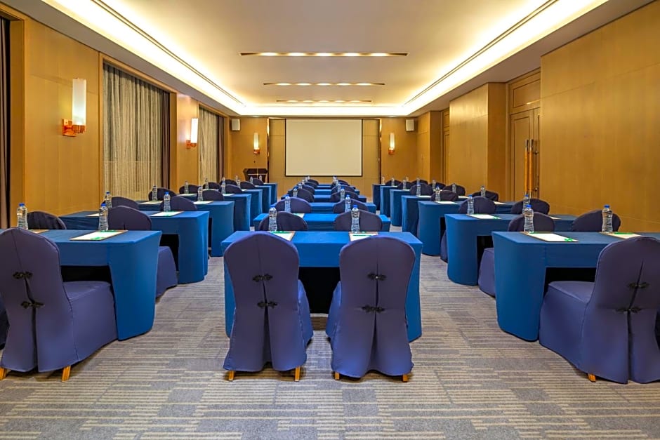 Holiday Inn & Suites Hulunbuir, an IHG Hotel