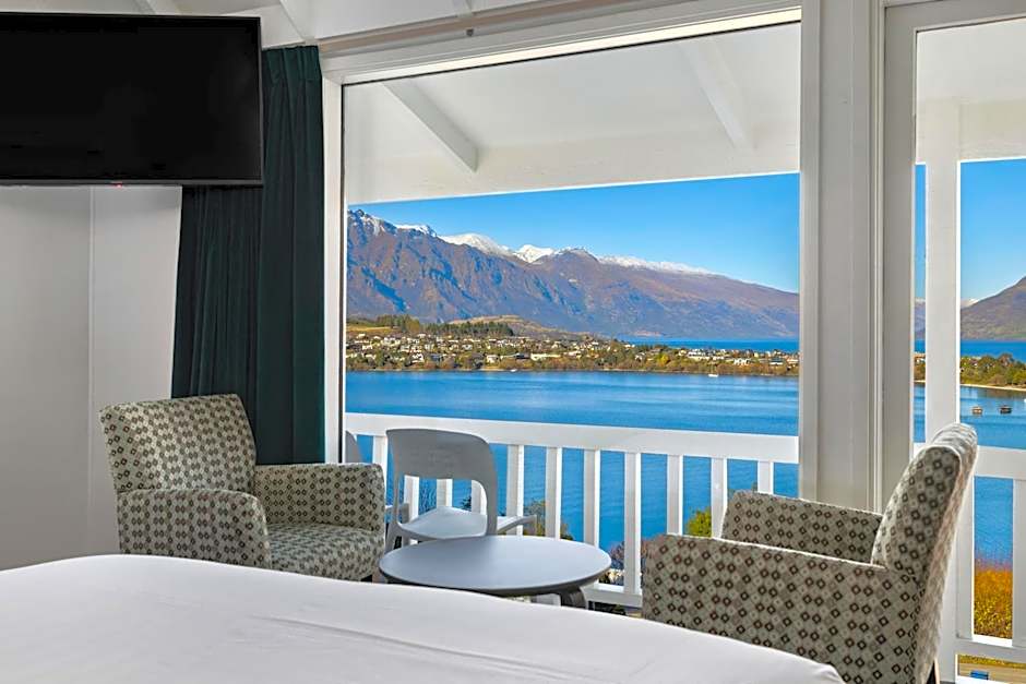 Colonial Village Motel