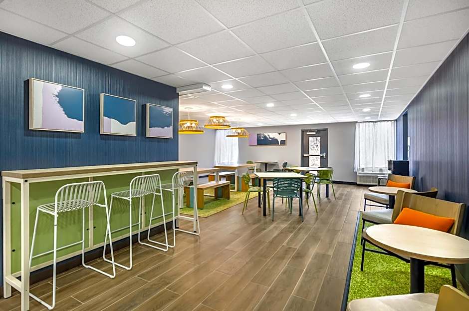 Spark by Hilton Roanoke Airport